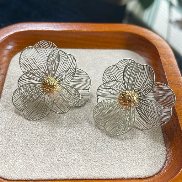Jewelry - Large floral earrings